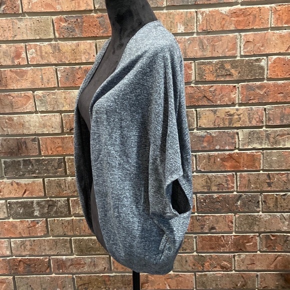 INSPIRED Hearts Solid Gray Shrug Women’s Size XL - Picture 4 of 10